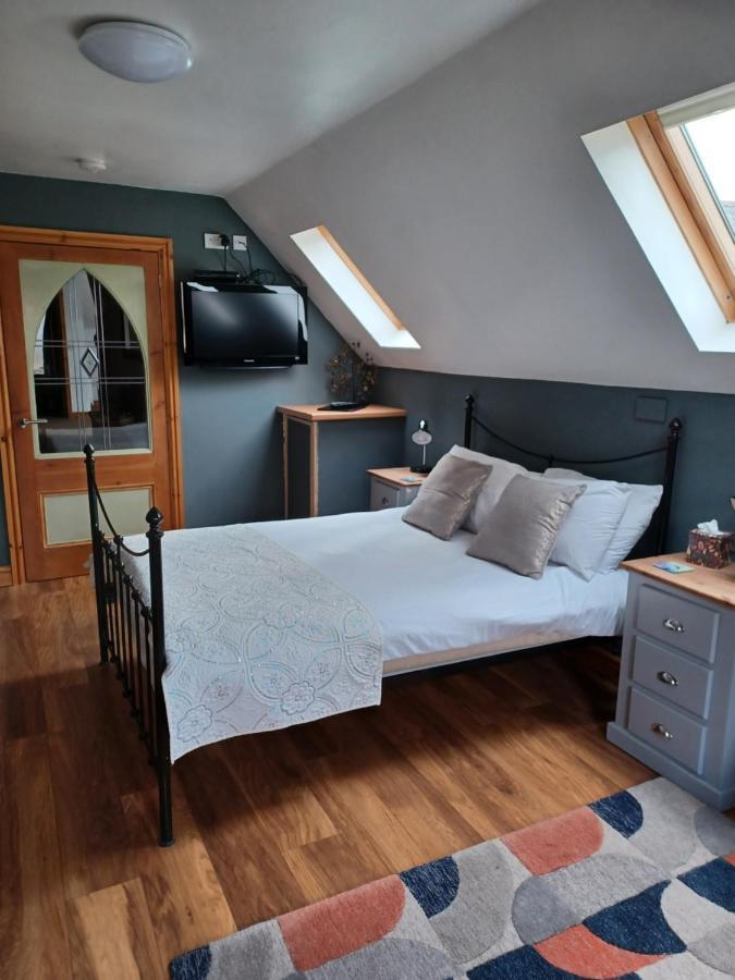 Bed and Breakfast The Bear Rhayader Esterno foto