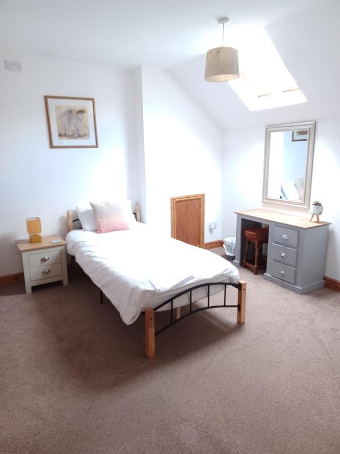 Bed and Breakfast The Bear Rhayader Esterno foto