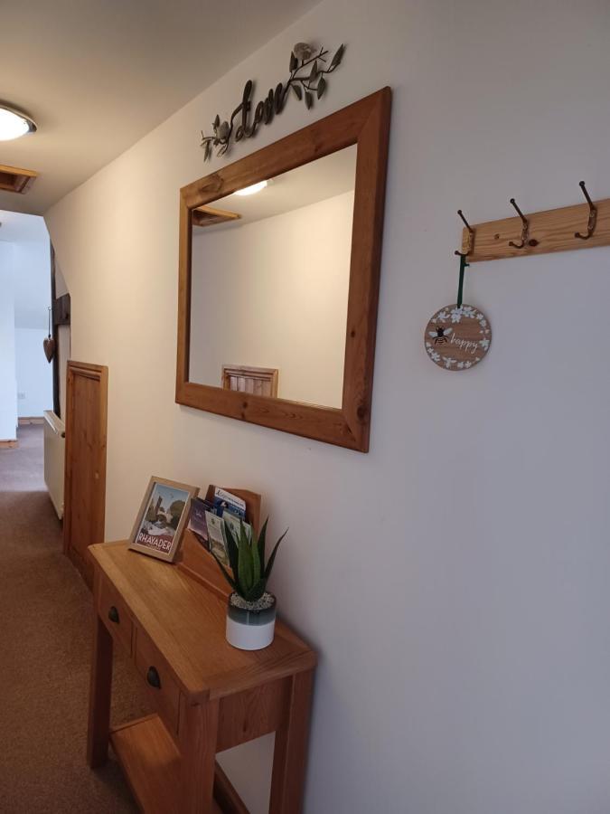 Bed and Breakfast The Bear Rhayader Esterno foto