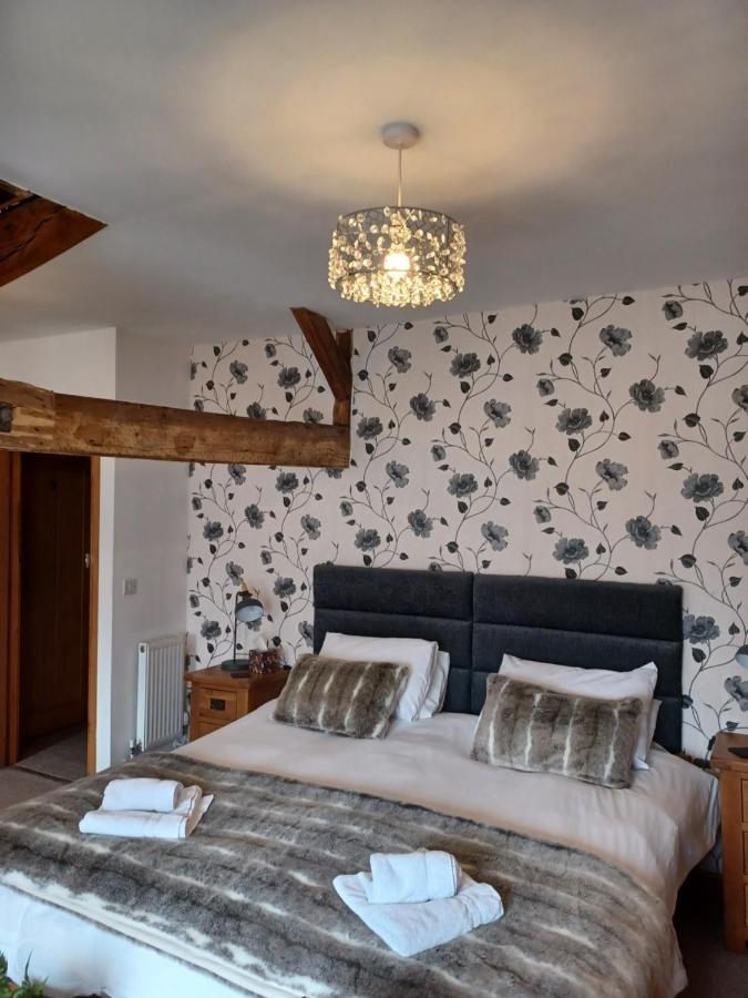 Bed and Breakfast The Bear Rhayader Esterno foto