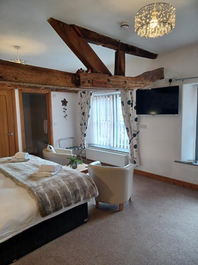 Bed and Breakfast The Bear Rhayader Esterno foto