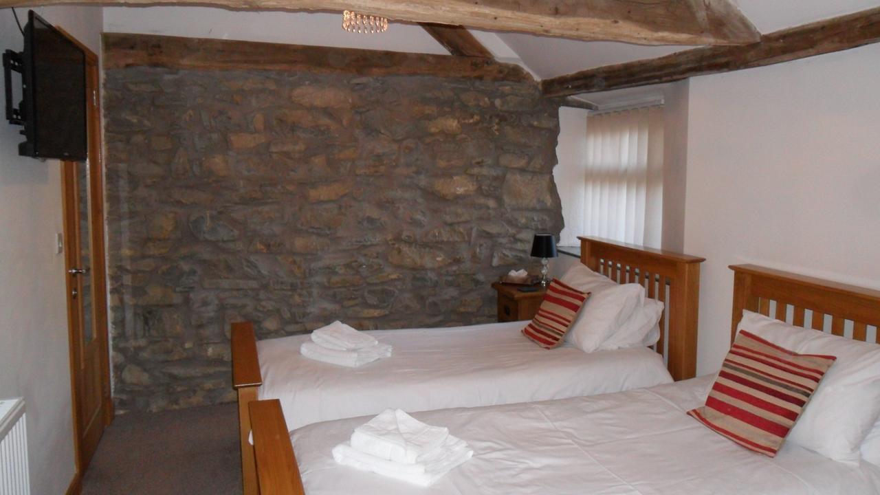 Bed and Breakfast The Bear Rhayader Esterno foto