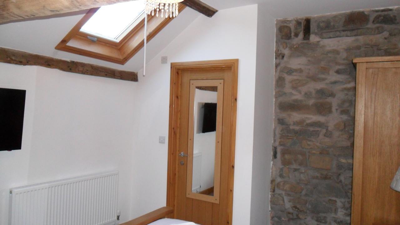 Bed and Breakfast The Bear Rhayader Esterno foto