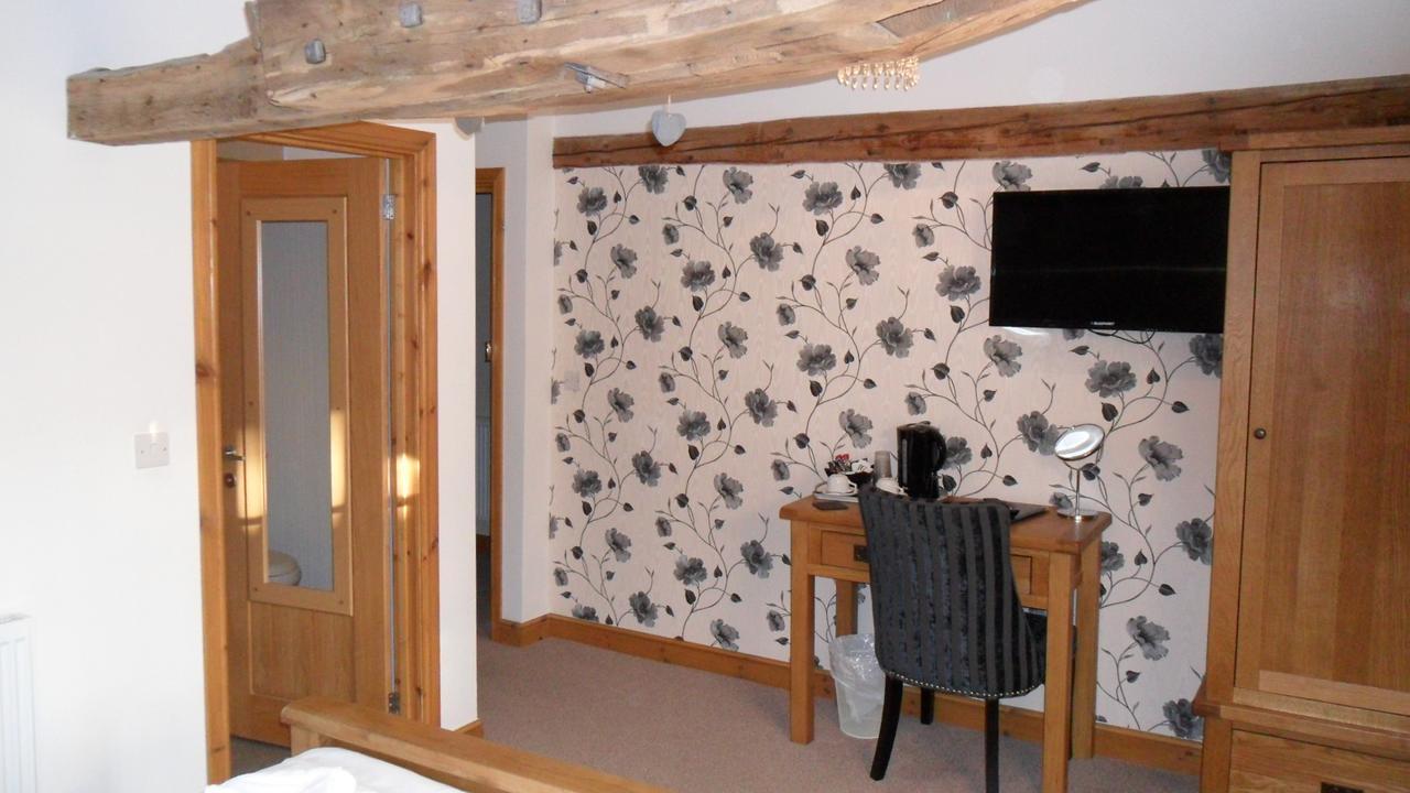 Bed and Breakfast The Bear Rhayader Esterno foto