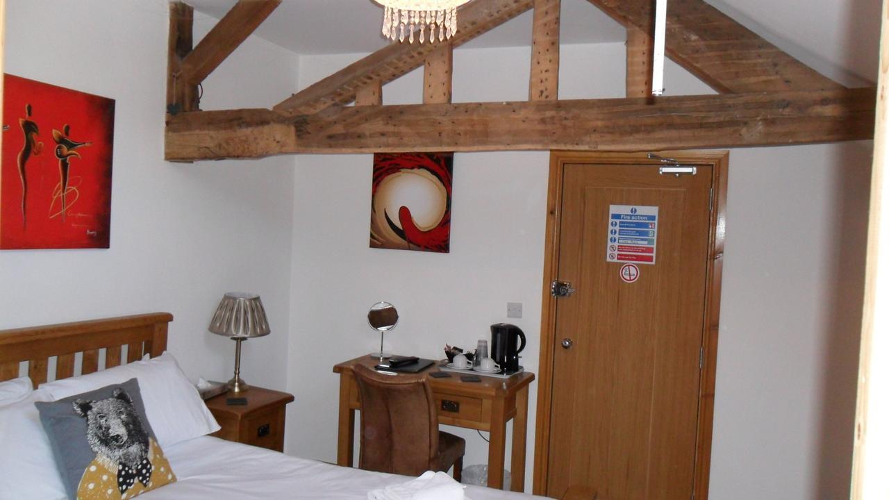 Bed and Breakfast The Bear Rhayader Esterno foto