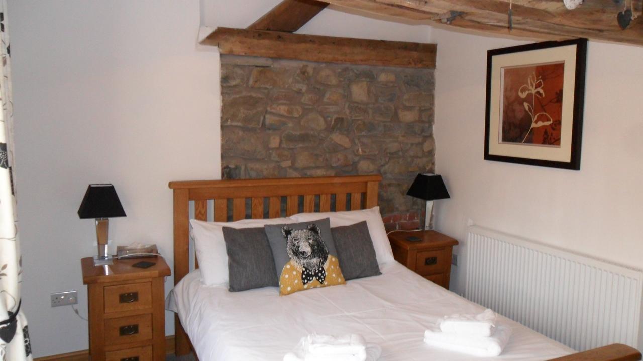 Bed and Breakfast The Bear Rhayader Esterno foto