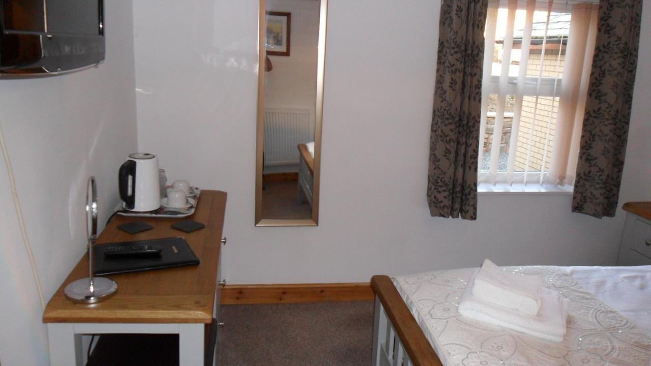 Bed and Breakfast The Bear Rhayader Esterno foto