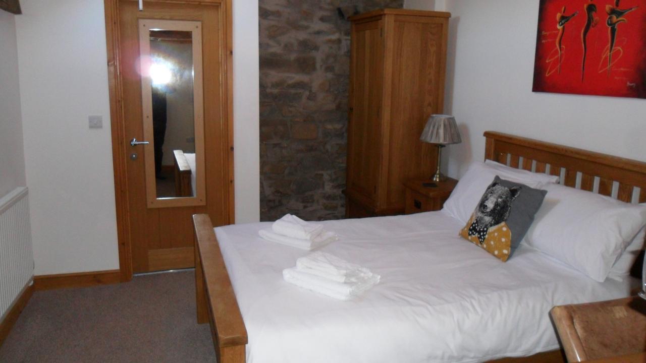 Bed and Breakfast The Bear Rhayader Esterno foto