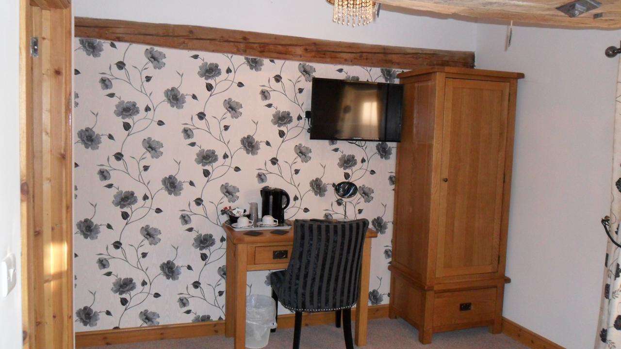Bed and Breakfast The Bear Rhayader Esterno foto
