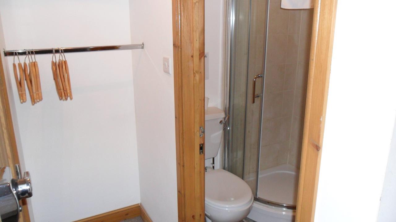 Bed and Breakfast The Bear Rhayader Esterno foto