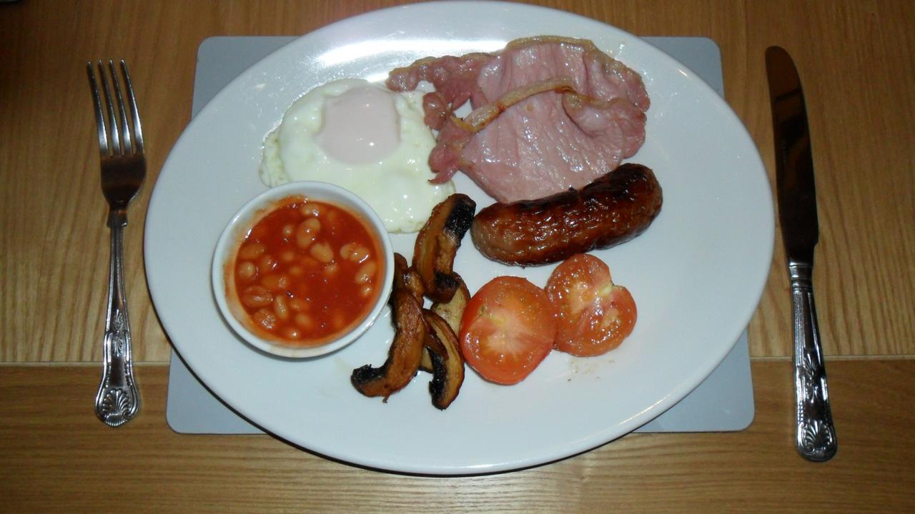 Bed and Breakfast The Bear Rhayader Esterno foto