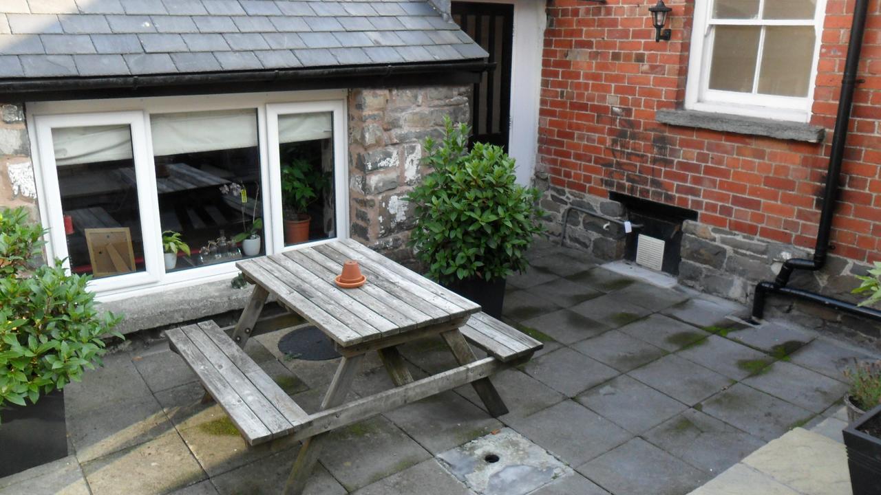 Bed and Breakfast The Bear Rhayader Esterno foto